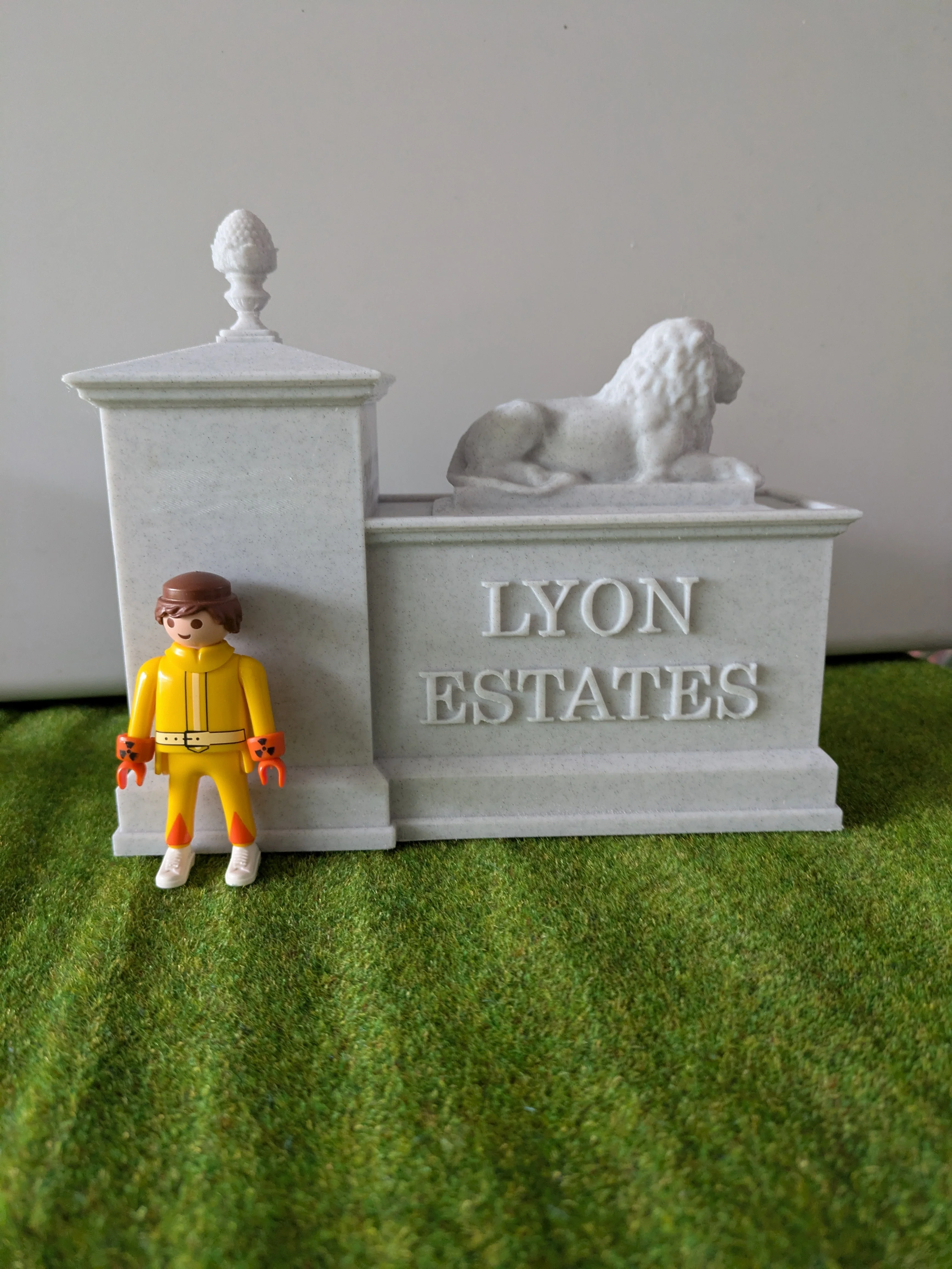 Custom Playmobil Cinéma - 2 Piliers Lyon Estates BTTF 3 - Retour vers le futur